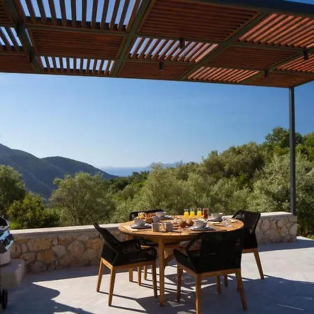 Vilă High-end Faos Three *