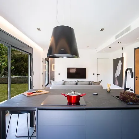 Vilă High-end Faos Three Fternon